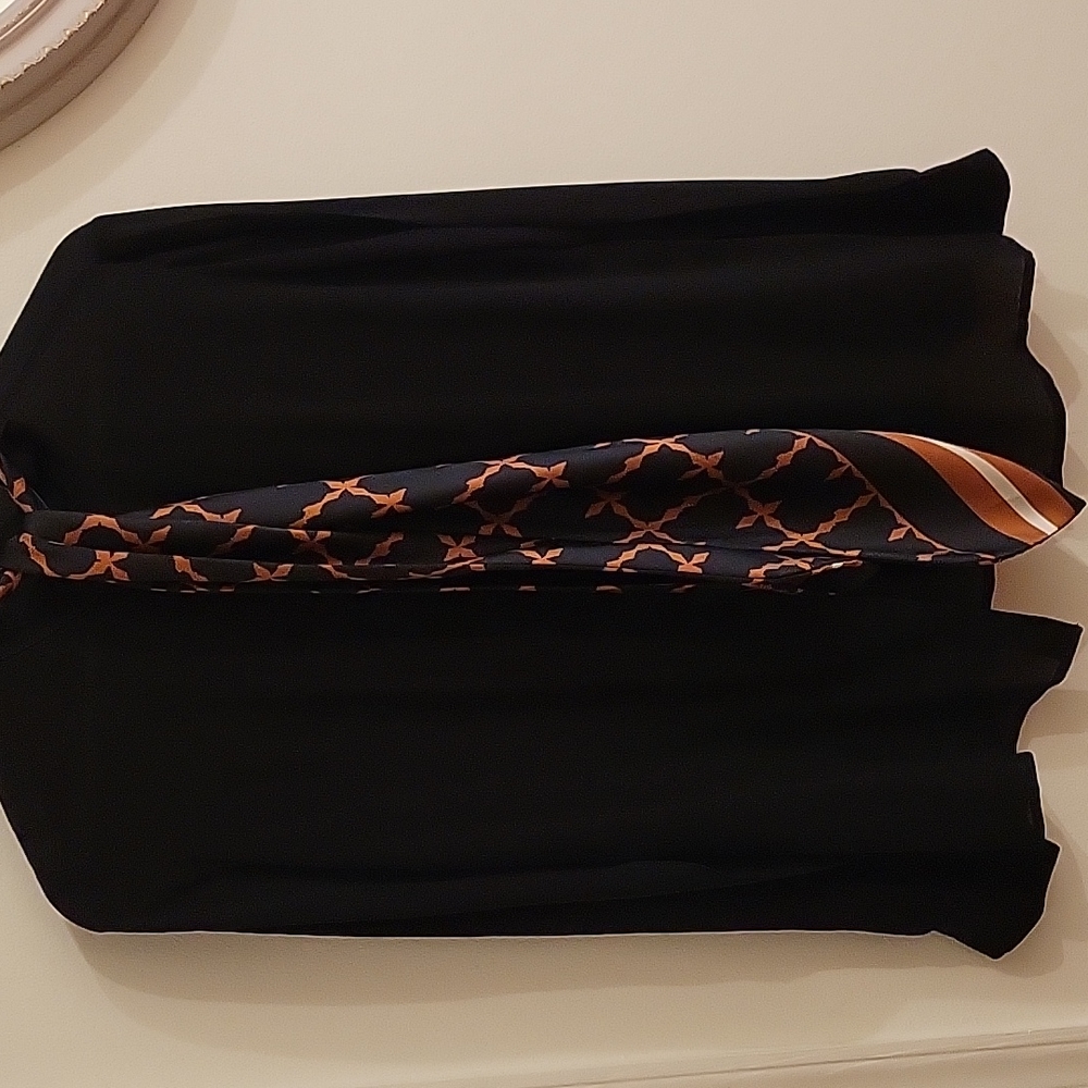 Network shirt with removable neck scarf. Black and Tan